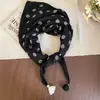 Bufanda Cuadrada de Algodón Estilo Coreano Lunares Florales Simple Moda Sentido de Diseño Nicho Corbata de Cuello Bufanda de Seda Bufanda Versátil Retro para Mujeres