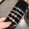 Pulsera Abierta Geométricamente de Zirconia con Forma de Corazón y Gota de Agua de Lujo Accesible Europea y Americana, Joyería de Mano Simple, Elegante, de Nicho, de Alta Gama para Mujeres