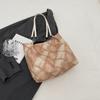 Moda Urbana Bolso Simple Atmosférico 2023 Verano Nuevo Estilo Bolso de Hombro Sobaco Bolso Tote Moderno