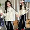 Conjunto de Moletom para Meninas Roupa de Primavera e Outono 2026 Novo Estilo College Meio Zíper Esportivo Casual Conjunto de Duas Peças para Meninas Mais Velhas