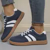 Comercio exterior Zapatos de entrenamiento alemanes de talla grande europeos y americanos, 26 modelos nuevos, puntera redonda, zapatillas planas con cordones versátiles, zapatillas deportivas de caña baja para mujer