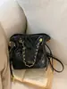Bolso de hombro único con cadena de diamantes de alta gama para mujer, nuevo y elegante bolso cruzado de lujo ligero 2026, bolso tipo cubo versátil para el trabajo
