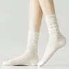 Calcetines de color liso de primavera y verano para niños, calcetines de longitud media, calcetines de encaje hueco fino color crema, medias de malla transpirable de red roja.