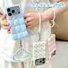 Funda de teléfono tridimensional con estampado de nubes, volantes florales y lunares pequeños, con asa en forma de nube y correa para colgar, adecuada para fundas de teléfono Apple 18/17