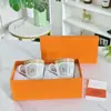 Tazas de porcelana de hueso de lujo con borde dorado, perfectas para regalos de empresa o de inauguración de casa.