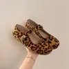 Zapatos Mary Jane delicados, diseño nuevo, estilo retro francés, combinados con zapatos de tacón bajo para mujer 2026, zapatos Birkenstock de suela blanda