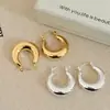 Ear Cuff Retro de Lujo Ligero Francés con Sentido de Alta Gama Pendientes de Nicho Europeos y Americanos Aro de Oreja Redondo de Metal Dorado Superficie Lisa Pendientes de Aro para Mujer