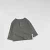 Camiseta Henley Básica de Manga Longa Multicor para Bebês (Primavera e Outono), Camisa Base Lisa Macia e Versátil para Bebês e Crianças Pequenas, Tendência