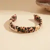 Pulsera Cuadrada de Resina con Degradado Transfronterizo Europea y Americana, Lujo Ligero, Sensación de Alta Gama, Joyería Moderna y Versátil con un Diseño Único