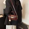 Bolso de Mano Popular de Nicho de Moda para Mujer 2025 Nuevo Bolso de Hombro Retro de Alta Gama Versátil Bolso Cruzado