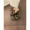 Zapatos peludos con estampado de leopardo para mujer, nuevos mocasines cálidos Otoño e Invierno 2025, estilo Mary Jane con algodón polar añadido