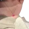 Collar con Colgante de Corazón Rosa Brillante para Niñas, Cadena para Clavícula de Lujo Ligero Ins Nicho de Gama Alta, Nuevo Modelo 2026