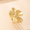 Anillo de acero inoxidable estilo europeo y americano para mujer, personalidad de alta calidad, joyería de acero de titanio, soldadura por presión de aceite, flor de marca, anillo abierto, fábrica de venta al por mayor
