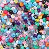 100/paquete cuentas acrílicas planas redondas con letras inglesas fondo de color letra plateada sobresaliente cuentas sueltas diy cuentas planas
