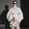 Estilo Nuevo Otoño e Invierno Borde de Cuero Cuello en V Mangas Murciélago Cárdigan Estilo Perezoso Holgado Combinación de Colores Hilo de Alpaca Chaqueta Corta para Mujer