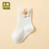 Fornecimento exclusivo transfronteiriço da Amazon de meias de algodão penteado respiráveis e absorventes de suor para bebês de 0-6-12 meses, meias florais de cano médio