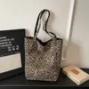 Bolso de Lona Nuevo Estampado de Leopardo para Mujer Bolso Tote de Moda Tendencia Estilo Universitario Bolso de Tela Casual Gran Capacidad Bolso Tote de un Solo Hombro