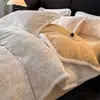 Juego de Cuatro Piezas de Terciopelo de Leche Mariposa Francesa de Invierno Estilo Princesa Alta Apariencia Funda Nórdica Engrosada Falda de Cama Cálida Sábana Ropa de Cama