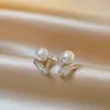 Pendientes de Botón Redondos de Zirconia y Perla con Aguja de Plata de Moda y Exquisitos Estilo Nuevo 2026 Pendientes Sencillos con un Toque de Lujo y Joyería de Oreja de Lujo Ligero