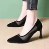 Sapatos de Salto Alto Stiletto Pretos de Bico Fino com Design Vazado Respirável em Tela, Sapatos Sociais de Boca Rasa Profissionais para o Trajeto e Trabalho, Sapatos Femininos para Primavera e Verão