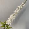 [Material de flor blanca] Arreglo floral de hortensia, rosa, flor de pasto escarchado con decoración de material de hoja de niebla de techo de pasto, flor de simulación para boda