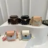 La popular bolsa para teléfono móvil de este año 2025 nueva niche de alta gama de moda versátil bandolera estilo extranjero hombro bolsa cuadrada pequeña