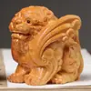 Sândalo Dourado Cipreste Sândalo Verde Peça de Mão Esculpida Pixiu Voador Artesanato em Madeira para Casa Ornamentos Atacado