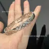 Pulsera Pequeña con Patrón de Diamantes, Versión Estrecha, Oro Rosa, Incrustada con Diamantes, Moderna y de Alta Gama, Nuevo Modelo para Mujer 2024