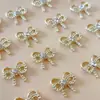 Accesorios para Uñas: Mariposa de Perla Combinada con Corbata de Metal con Diamantes Incrustados en Oro, Moño para Uñas Tridimensional de Estilo Japonés, Simple y Versátil