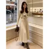Conjunto coreano super popular, um conjunto completo que é legal, atrevido, tem um toque de luxo, fica super bem, único, bonito, vestido conjunto de tricô