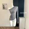Novidade para o Outono! Camiseta Assimétrica com Franzidos Slim Fit de Um Ombro