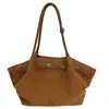 Bolsa Tote de Ombro e de Mão Fashion Retro de Camurça Grande Capacidade Transfronteiriça Simples para o Dia a Dia Outono 2025