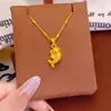 Loja de Ouro Mesmo Estilo Pingente de Peixe Koi 3D Banhado a Ouro para Mulheres, Design Simples e Elegante de Luxo Leve, Simbolizando Prosperidade Todos os Anos, Acessório de Corrente para Clavícula