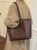 Bolso Tote de Textura Tejida de Alto Valor Gran Capacidad para Viajar al Trabajo Bolso de Hombro Único Nuevo Estilo 2026 Yuezi Chao Bolso de Mano Simple