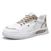 Tênis Masculino, Novo Estilo Primavera e Outono, Couro Respirável Slip-On Calçados Casuais, Sapatos Brancos de Solado Grosso para Estudantes, Tênis da Moda para Homens
