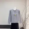 Nuevo Cárdigan de Punto Estilo Chino Manga Corta Chaqueta Festiva Modelo Nuevo Otoño 2025 Estilo Nacional Color Sólido Diseño Versátil con Cierre de Botones