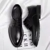 Zapatos de cuero auténticos marca Dragonfly para hombre, que aumentan la altura, de punta fina, versátiles para verano, estilo británico, calados y transpirables, adecuados para uso formal de negocios y uso casual