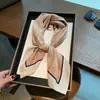 Nueva bufanda cuadrada de seda satinada con diseño de cachemir y anacardos pequeños de 70 cm para mujer, bufanda pequeña de moda al por mayor