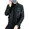 Jaqueta de Couro com Gola Baseball Nova para Primavera e Outono Masculina 2025 Marca Tendência Casual Bonita Mais Fácil de Combinar Jaqueta Curta de Motociclista Masculina