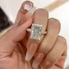 Bestseller transfronterizo: Anillo de zirconita extragrande microincrustado europeo y americano, moderno y lujoso, un regalo para mujeres para compromiso o matrimonio