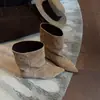 Primeiro Encontro: Botas de Cano Curto Plissadas Chic de Bico Fino, Botas da Moda para o Outono de 2026, Camurça Marrom, Botas Femininas Elegantes e Versáteis