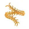 Collar y anillo únicos de estilo europeo y americano con forma de ciempiés y corazón, colgante de corazón hueco de nicho, anillo abierto para el dedo índice con ciempiés entrelazado.