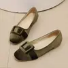 Comercio electrónico transfronterizo estilo comercio exterior Talla grande tamaño super grande Punta cuadrada cruzada Zapatos de vestir de corte bajo talla grande zapatos de mujer