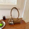 Bolso baguette de gamuza vintage de alta gama para mujer, nuevo bolso de hombro/bajo axila de moda nicho 2026, bolso de mano para el trabajo