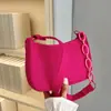Bolso Hoboacolchado de Ante Sintético para Mujer - Bolso de Mano Mini Media Luna de Moda con Correa de Cadena Acrílica en Rojo Rosa para Uso Diario Casual y Salidas Nocturnas