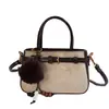 Bolsas de mano elegantes y únicas para el otoño de 2026: bolsos tote chic, bolsos de hombro casuales estilo francés y bolsos cruzados