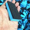 Atacado de fábrica corpo do apagador de quadro de feltro de esponja revestimento de galvanoplastia de cristal apagador de espuma de alta densidade mais apagador de esponja azul duro