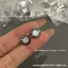 Colar de Moeda de Cobre Redonda V Gold Boge Moeda de Cobre Moeda Cheia de Diamante Concha Branca Escultura Fina CNC Colar de Temperamento para Mulheres Fabricante Atacado