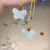 Colgante de Jade Verde Natural de Xinjiang Tianshan al por Mayor con Diseño de Flores, Color Jadeíta Buda, Guanyin, Colgante Ruyi, Jade de Seda Dorada, Pixiu
