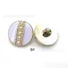 Cárdigan de Punto de Plástico Estilo Chanel Electroplateado con Botones Redondos de Diamante Texturizado Blanco, Botones de Perla y Adornos de Camelia